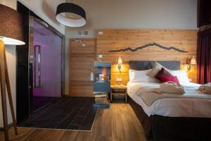 Postel nebo postele na pokoji v ubytování Mont Chalet Nevada - Hotel & Spa