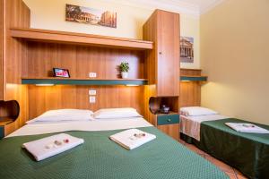 Postel nebo postele na pokoji v ubytování Hotel Trastevere