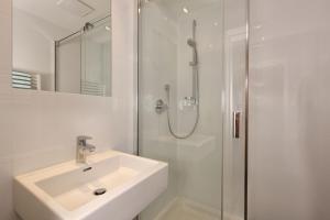 Bilik mandi di Hotel Garni Maria Theresia +63 gambar
