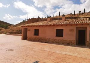 a house with a tiled roof on a hill at Torrehermosa Rural in Torrehermosa