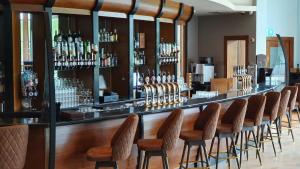 Ο χώρος του lounge ή του μπαρ στο Shearwater Hotel & Spa