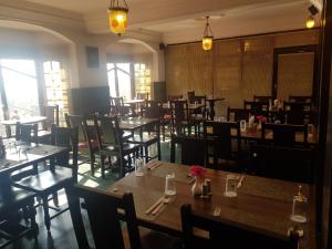 A restaurant or other place to eat at Hotel Silverine