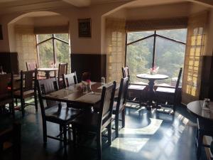 A restaurant or other place to eat at Hotel Silverine