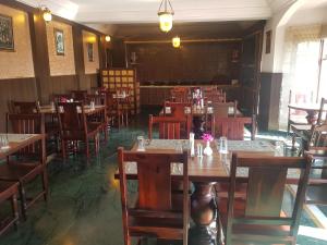 A restaurant or other place to eat at Hotel Silverine
