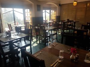 A restaurant or other place to eat at Hotel Silverine