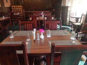 A restaurant or other place to eat at Hotel Silverine
