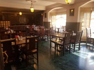 A restaurant or other place to eat at Hotel Silverine