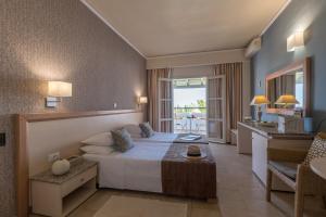 Postel nebo postele na pokoji v ubytování Dedalos Hotel
