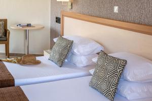Postel nebo postele na pokoji v ubytování Dedalos Hotel