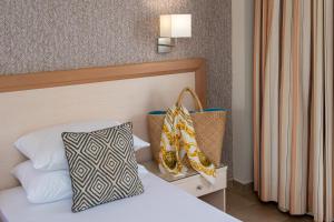 Postel nebo postele na pokoji v ubytování Dedalos Hotel