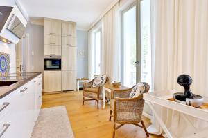 a kitchen with a table and chairs in a room at Magnolia in Ostseebad Sellin