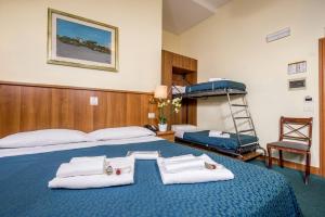 Postel nebo postele na pokoji v ubytování Hotel Trastevere