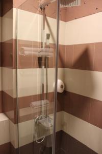 Classique Hotel tesisinde bir banyo