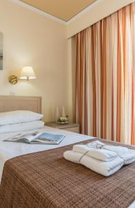 Postel nebo postele na pokoji v ubytování Dedalos Hotel