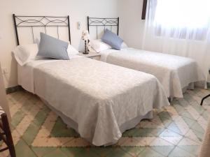 Łóżko lub łóżka w pokoju w obiekcie La Serrana de la Vera Casa Rural TR-CC-00366