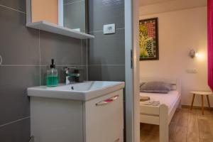 Posteľ alebo postele v izbe v ubytovaní Wonderful villa Nezakcij with pool near the town and the beach