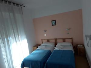 Posteľ alebo postele v izbe v ubytovaní Hotel Colombo