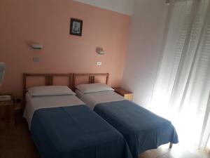 Posteľ alebo postele v izbe v ubytovaní Hotel Colombo