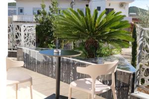 Balkón nebo terasa v ubytování Ksamil Central Park Hotel