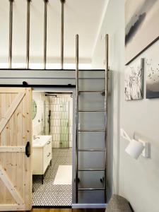 Kúpeľňa v ubytovaní Cozy Studio with mezzanine - Old Town, Kazimierz