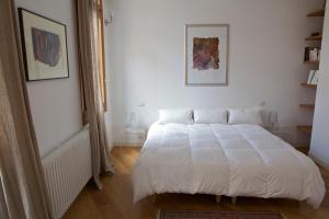 a bedroom with a large white bed in a room at Ca' Filcamo in Venice