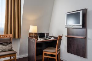 TV a/nebo společenská místnost v ubytování Aparthotel Adagio Access Paris Porte De Charenton