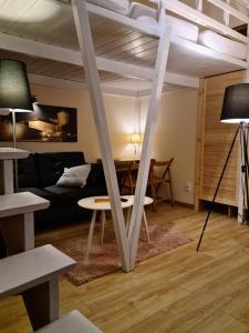 Televízia a/alebo spoločenská miestnosť v ubytovaní Amber Hostel