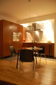 Kuchyňa alebo kuchynka v ubytovaní Apartament Bobrowiecka