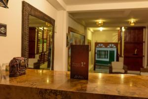 a wooden counter with a box on top of it at Terrazas de San Agustin Hotel in San Agustín