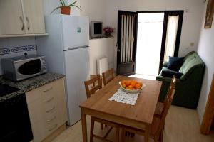 Kuchyňa alebo kuchynka v ubytovaní Apartamentos rurales Benafer