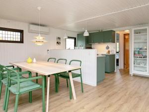 Ett kök eller pentry på 6 person holiday home in Nibe