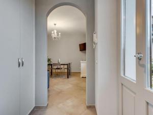 a hallway with an archway leading to a dining room at Belvilla by OYO Ai tetti in Intra