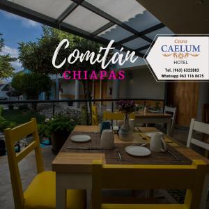 A restaurant or other place to eat at Hotel Casa Caelum
