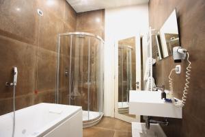 Koupelna v ubytování Hotel Columbia Wellness & Spa