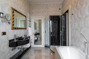 Koupelna v ubytování Hotel Columbia Wellness & Spa