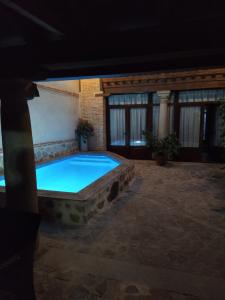 a swimming pool in the middle of a patio at Casa Rural La Bodega in Sonseca