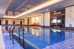 A piscina localizada em Holiday Inn - Aktau - Seaside by IHG ou nos arredores