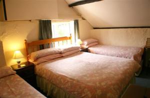 เตียงในห้องที่ Doubleton Farm Cottages