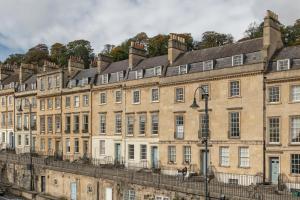 Gallery image of Spacious Maisonette with Parking - 10 mins walk from Bath Abbey - 2 Bed & 2 Bath in Bath