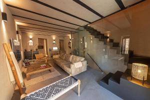 een woonkamer met een bank en een trap bij Casa Nostra Boutique Hotel & Spa in Palermo