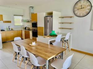 Kuchyň nebo kuchyňský kout v ubytování Latitude Luxury Duplex + 6 fotografií