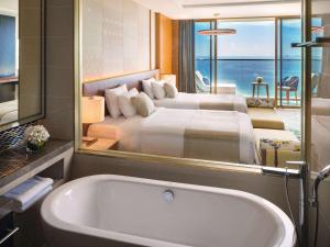 Postel nebo postele na pokoji v ubytování Mövenpick Resort Cam Ranh