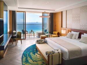 Postel nebo postele na pokoji v ubytování Mövenpick Resort Cam Ranh