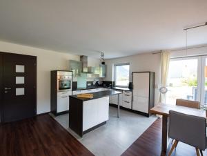 A kitchen or kitchenette at Ferienhaus Oberhof