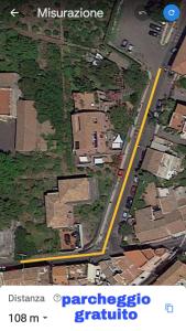 a road with a yellow line on a city at Casa Vacanze Sempreinsieme Santa Tecla in Santa Tecla