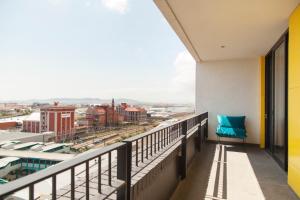Wex 1 Apartments tesisinde bir balkon veya teras