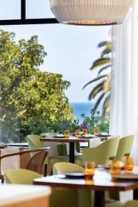 a restaurant with tables and chairs with a view of the ocean at H10 Imperial Tarraco 4 Sup in Tarragona