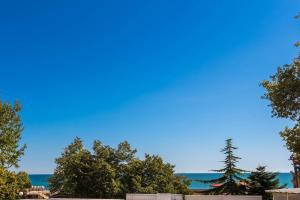 Gallery image of 1-st Line Izvora Sea View Apartments on Golden Sands in Golden Sands