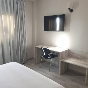 Μια τηλεόραση ή/και κέντρο ψυχαγωγίας στο Hotel Alcarria