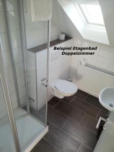 Ein Badezimmer in der Unterkunft B&B Ruthmann-Rheinblick